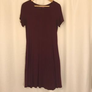 Burgundy t-shirt dress with pockets